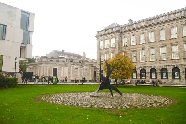 Não deixe de tirar um tempinho para conhecer melhor a Trinity College (Crédito da foto: Clarissa Donda)